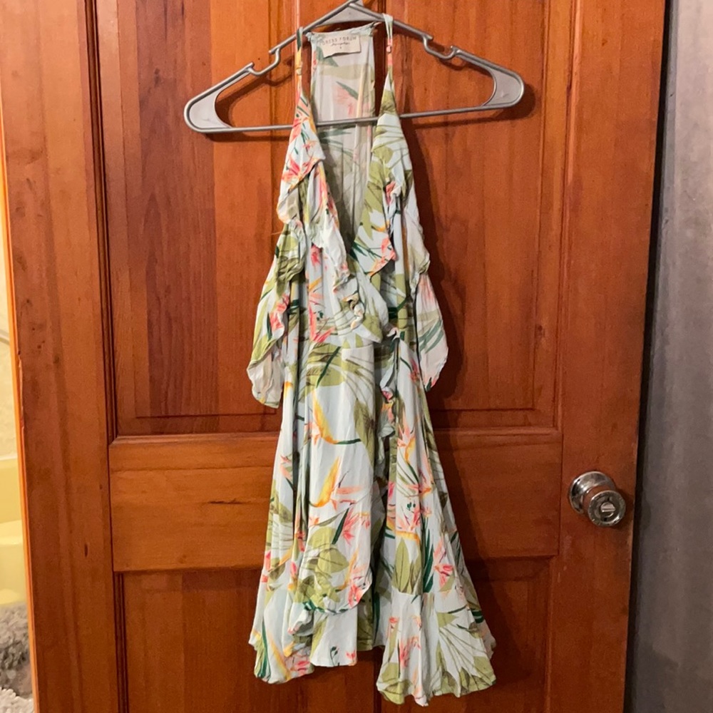 Dress forum Los Angeles ruffle dress Hawaiian beach small